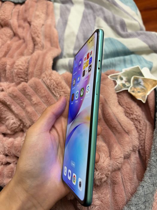 One plus 8t продам срочно