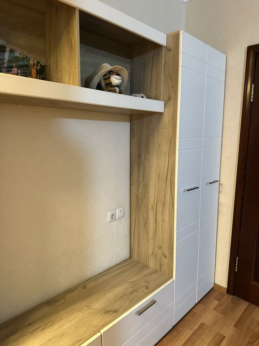 Стенка с тв зоной.