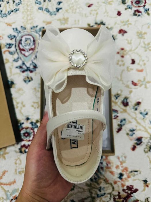 Продам новые туфли для девочки (25 размер)