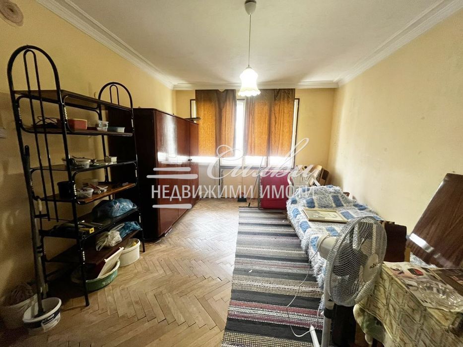 Тристаен ТУХЛЕН апартамент в района на Военно училище