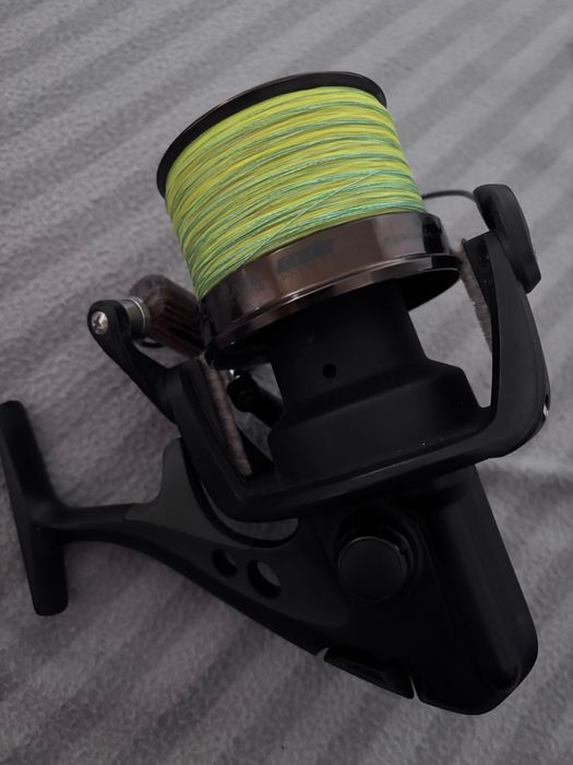 Mulineta Custom Black 8000 de la Okuma