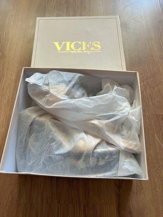 Ефектни сандали на платформа