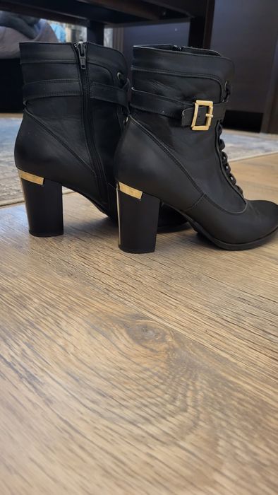 Боти от естествена кожа