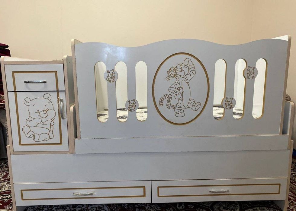 Bolalar karavati sotiladi