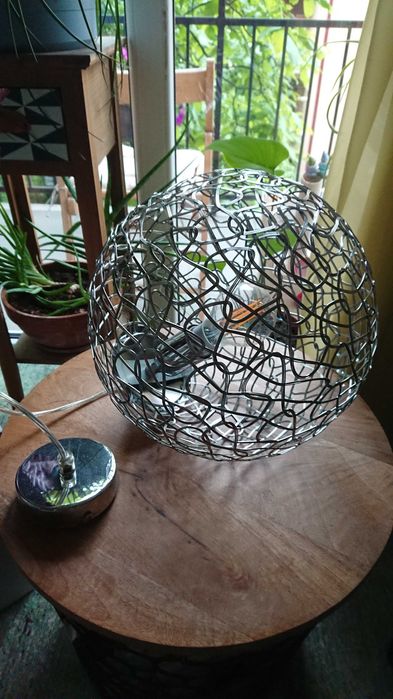 Lustră metalică, foarte frumoasă, design deosebit