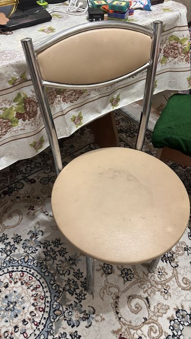 Ковер бу отдам за 5000 и стулья