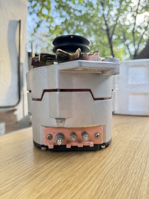 Продам оригинальный генератор Weichai 28V 70A