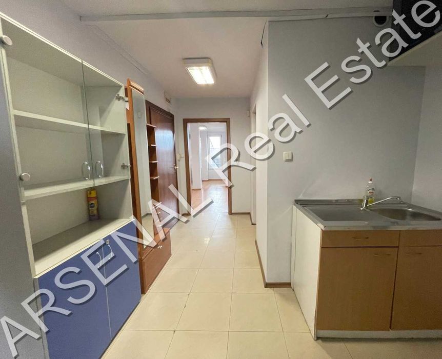 Дава се под наем Офис в София, Оборище - 93 кв.м за 600 € - Снимка #1