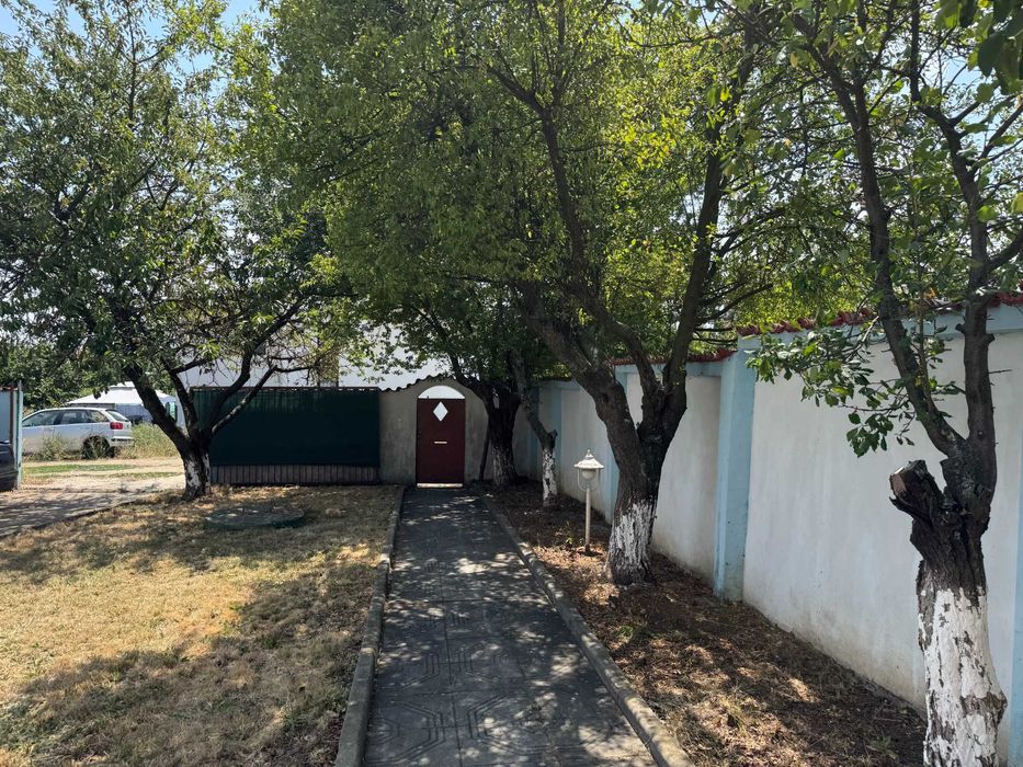 Дава се под наем Къща в с. Мировяне, Област София-град - 268 кв.м за 1690 € - Снимка #1