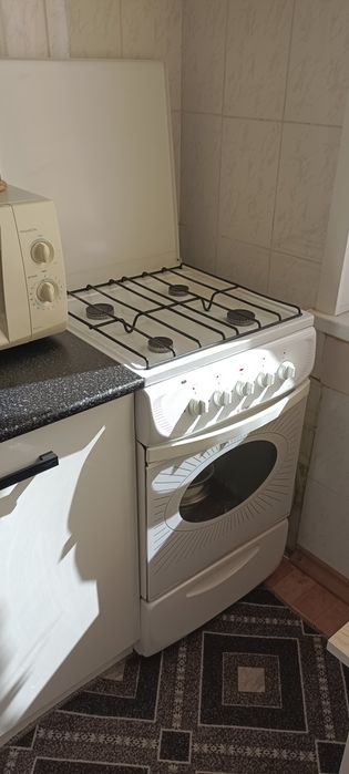 Продам газовую плиту