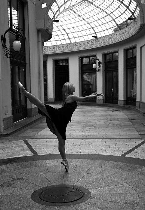 Servicii foto :cununii civile ,cununii religioase  ,nunti si botezuri