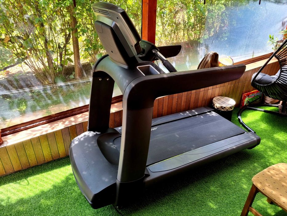 Life Fitness 95T Inspire - професионална бягаща пътека