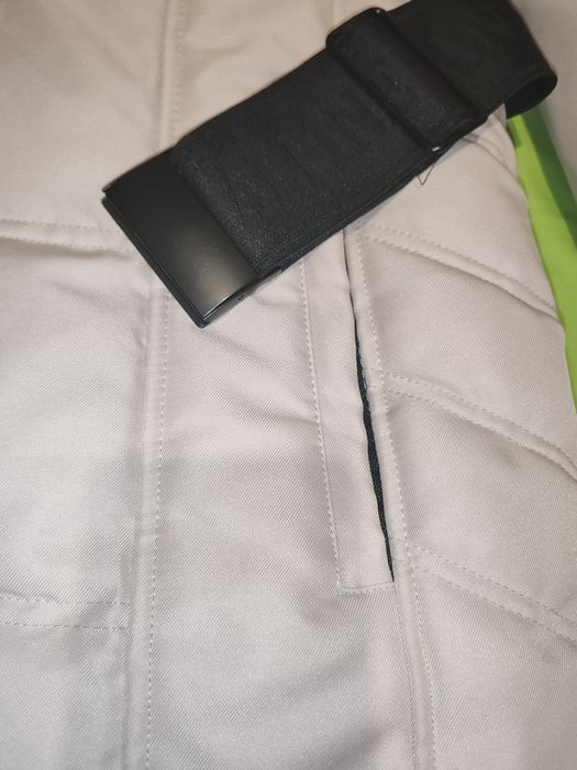 Продам куртку новую 48 размер