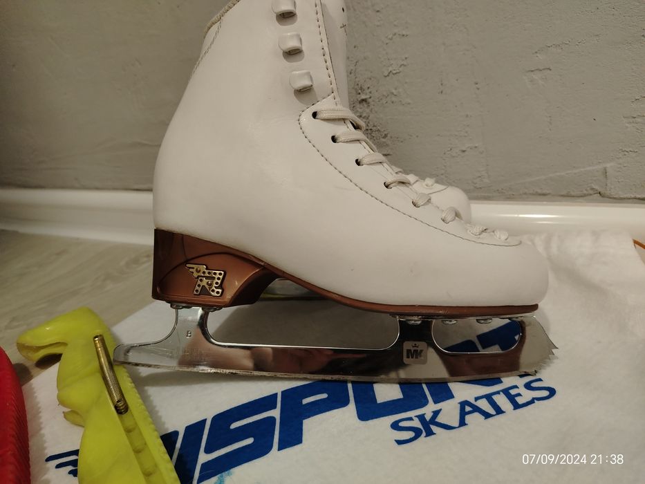 Коньки профессиональные