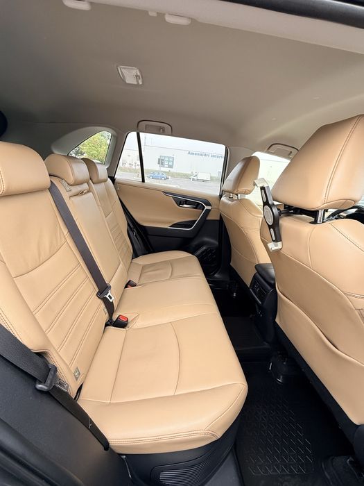 Toyota Rav 4 din 2020, Hibrid-Echipare Luxury. Pret 28500€ negociabil