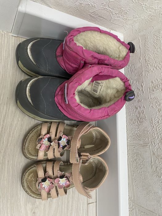 Продам детскую обувь для девочек и мальчиков