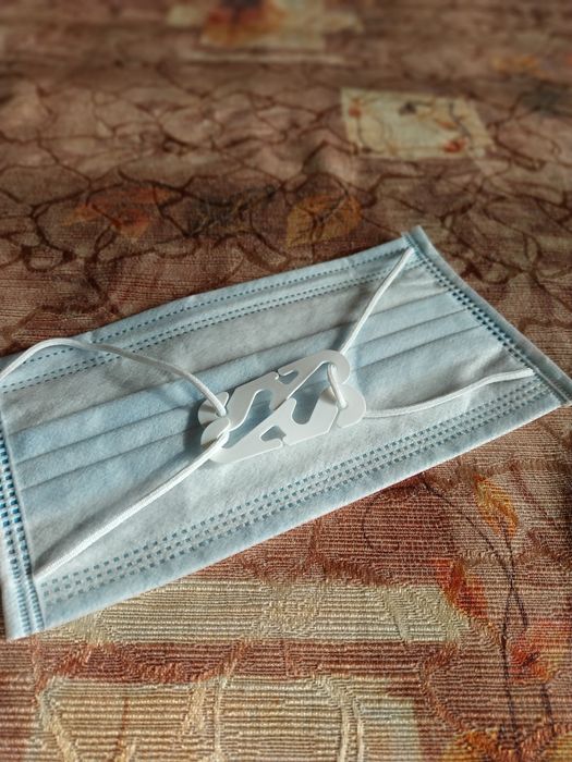 Закачалки за предпазни маски