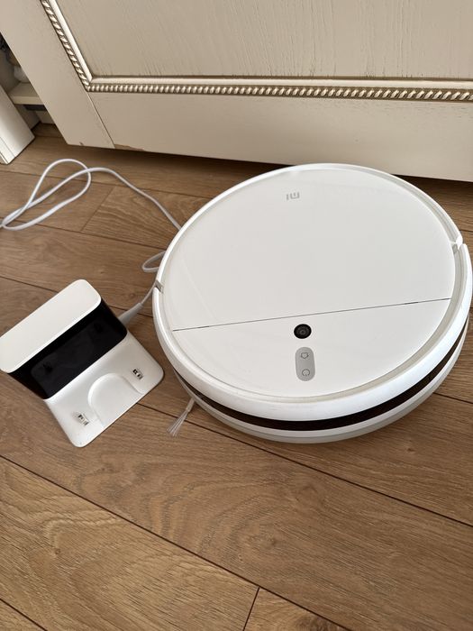 Робот пылесос с влажной уборкой