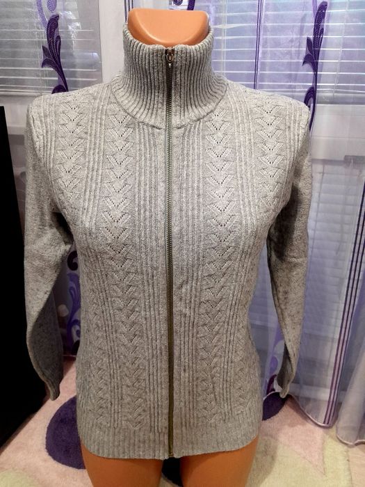 Дамски блузи и жилетки