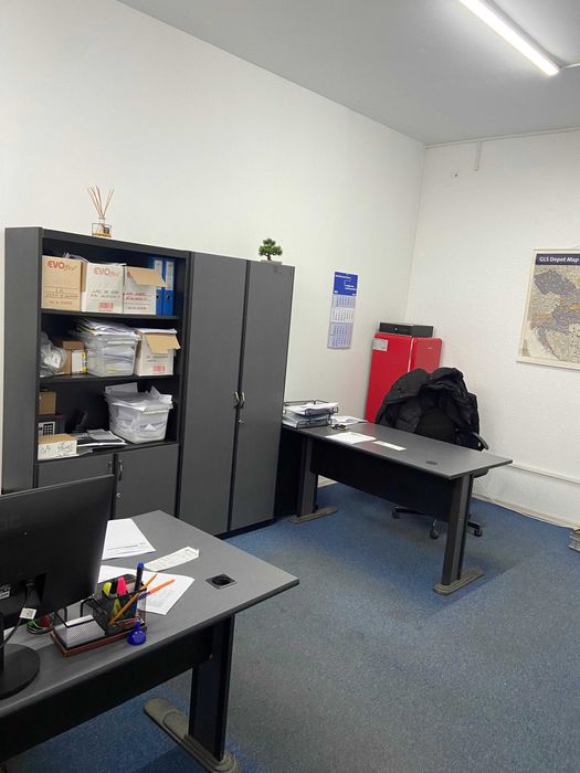 Spatiu Comercial - Magazin Showroom Hala Depozit Birou - Utilitati