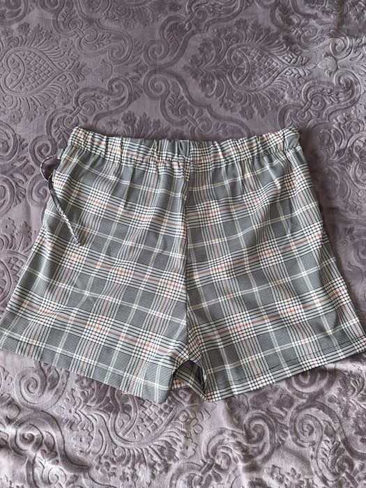 Къси панталони, Defacto