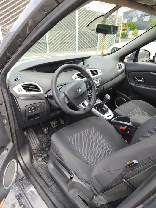 Vând Renault Scenic
