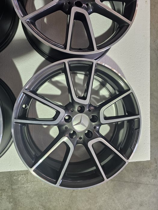 Jante Mercedes  AMG W205 două lățimi 19 " A205 401 65 00  , A205 401 49 00 , față  7,5Jx19H2  ET 33 și spate 8,5Jx19H2 ET 52  , Ronal Germania