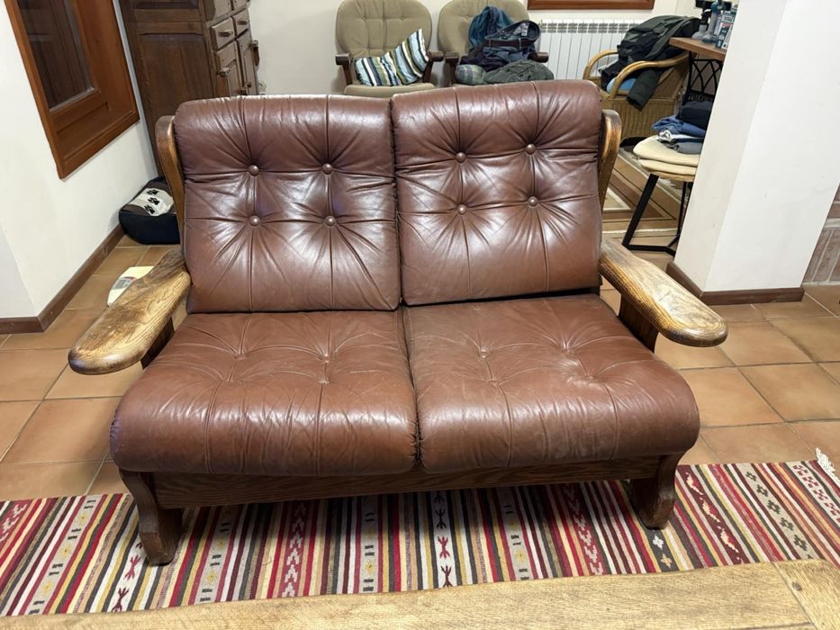 Дивани от естествена кожа и естествен дъб