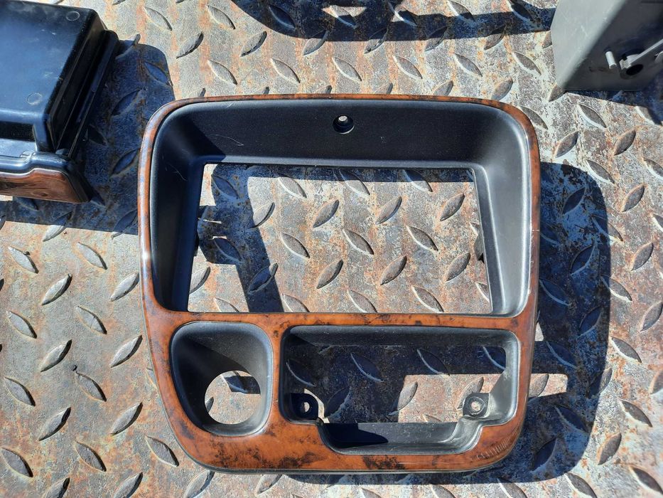 Махагонови апликации за Сузуки Гранд Витара