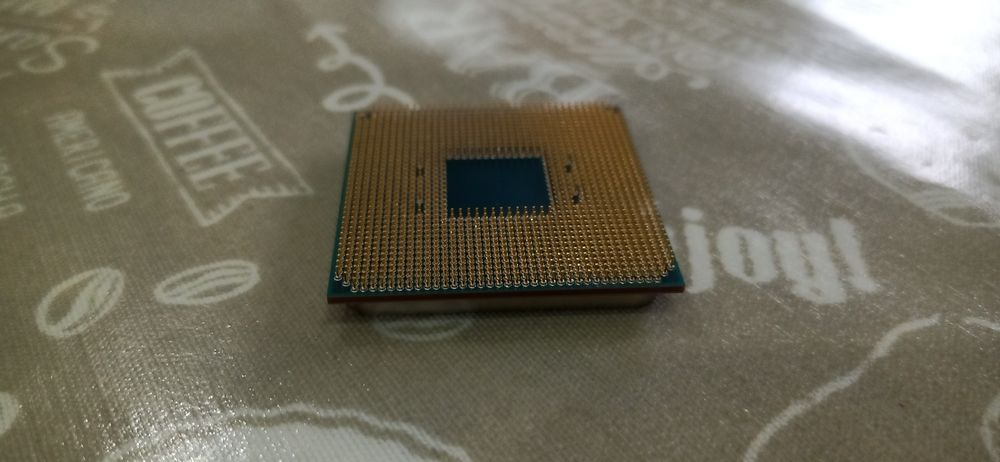 Продавам процесор AMD Ryzen 7 PRO 4750G