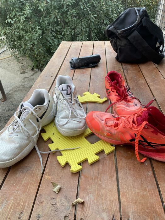 кроссовки найк и асикс