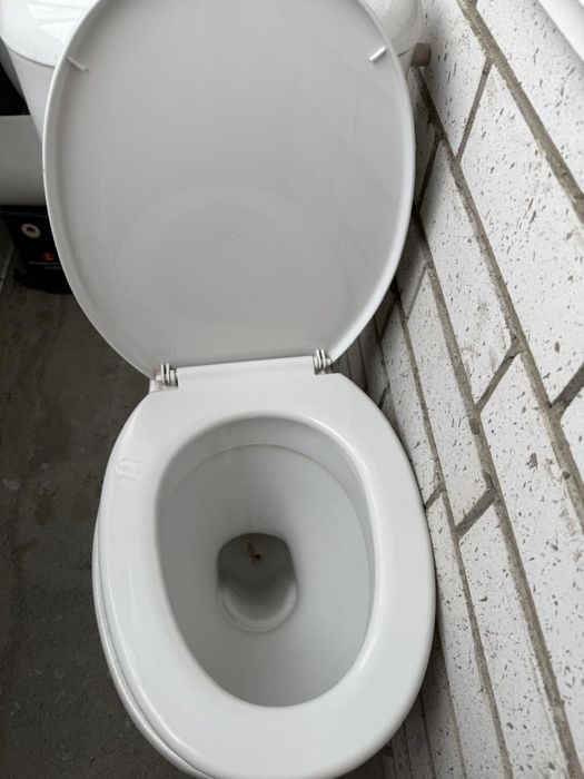 Продам унитаз и раковину