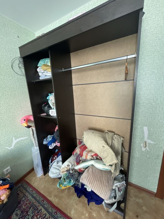 Шкафчик с дверьми