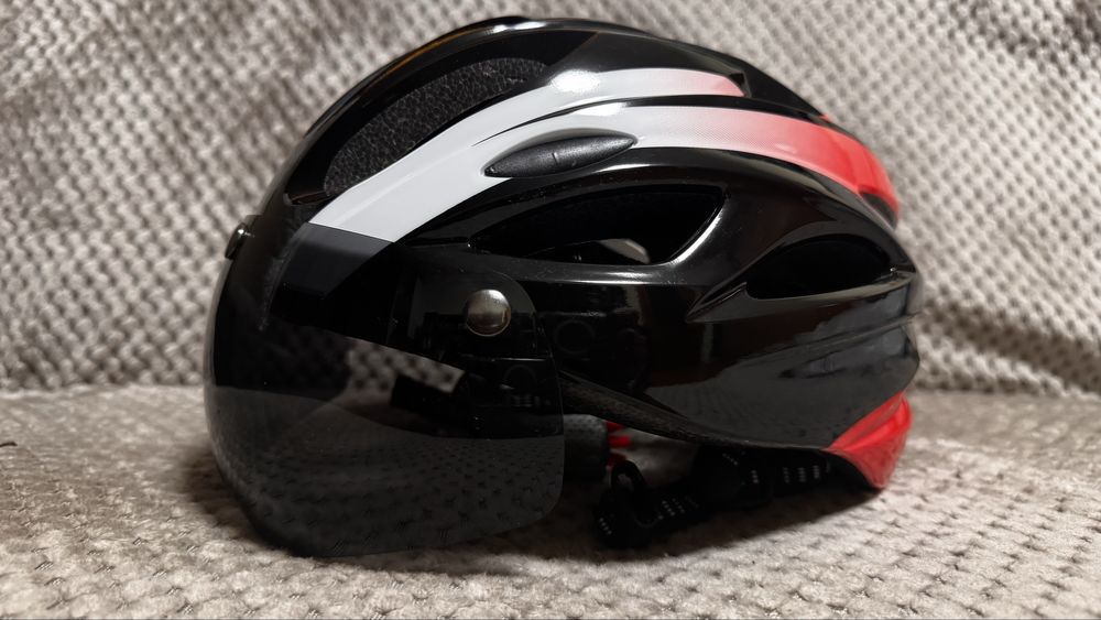 Casca ciclism rosu- negru