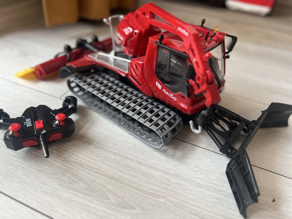 Pistenbully радиоуправляем снегорин