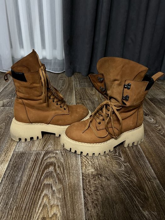 Женские зимние ботинки