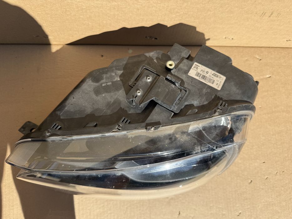 Фар Citroen Berlingo 2019-