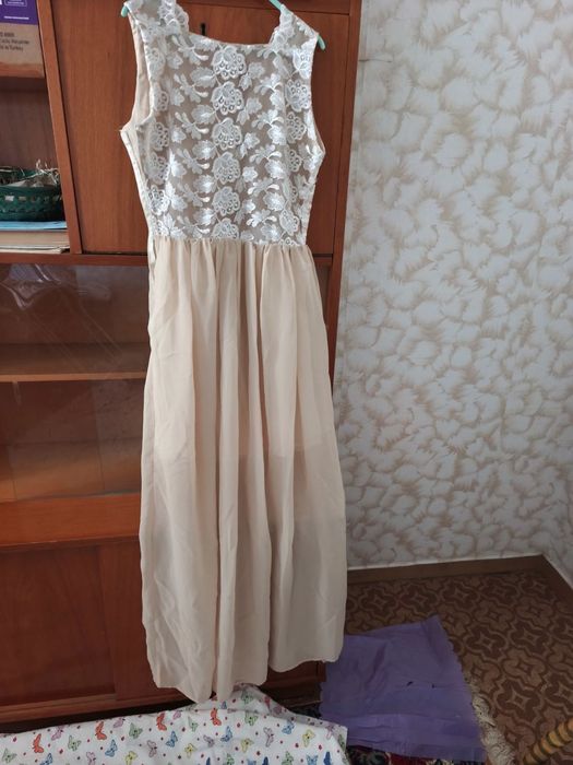 Дълга, елегантна и стилна рокля