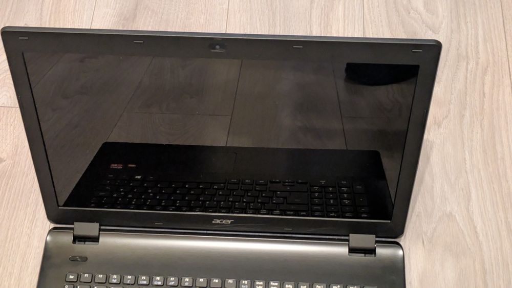 Laptop Acer E5 721 AMD A6 ecran mare 17