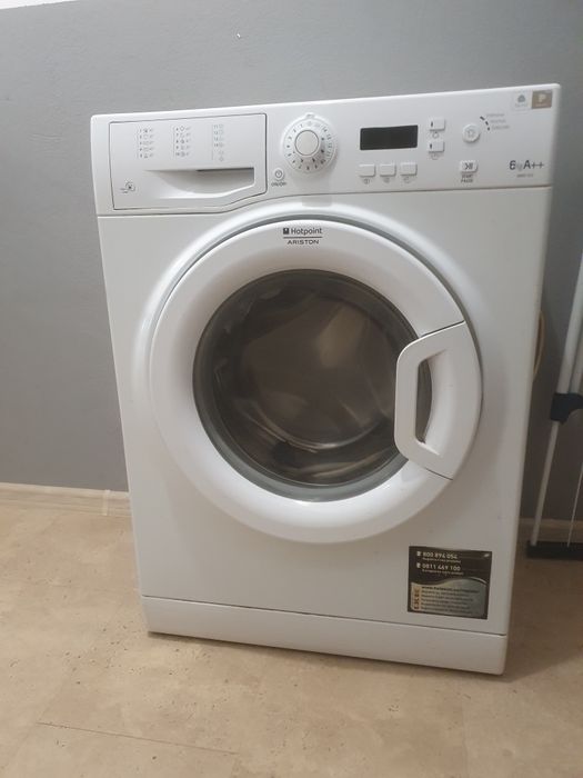 Vând  mașină de spălat ariston  6 Kg