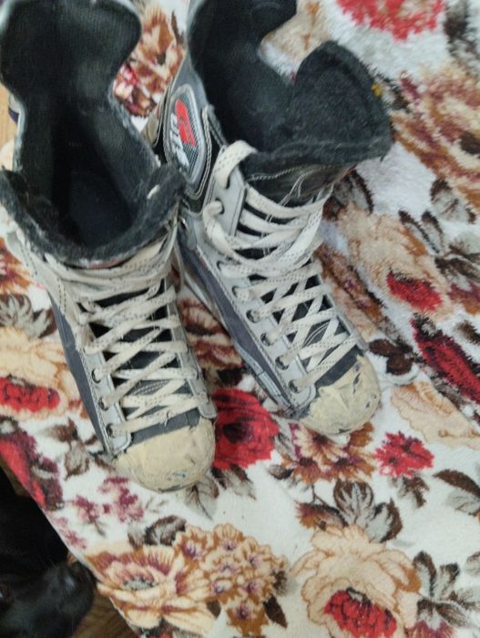 Коньки хоккейные.