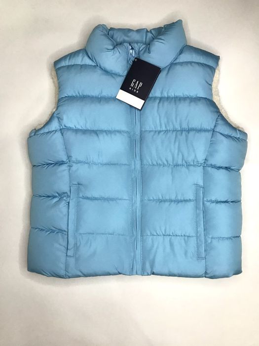 Продается  теплая жилетка, фирмы Gap kids