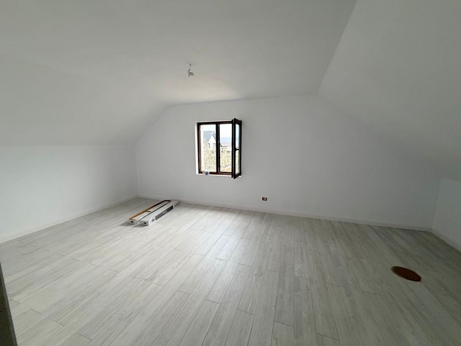 Vând casă Parter+Mansarda Finisata