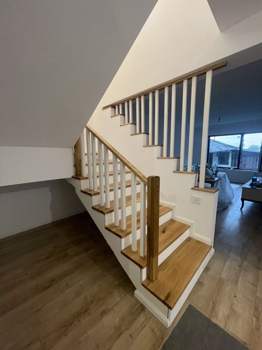 Scari de interior din lemn masiv de stejar si mobila la comanda