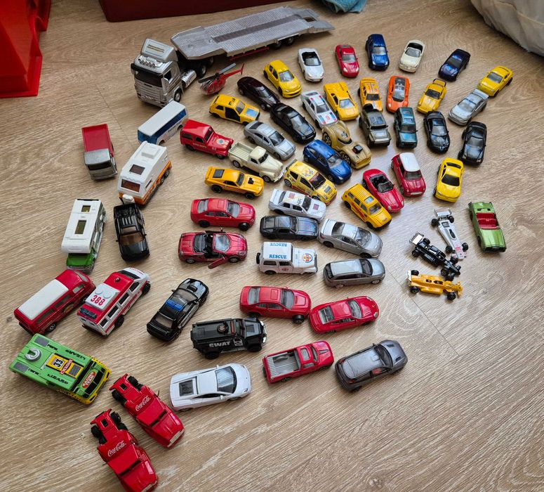 Сет метални колички +автовоз