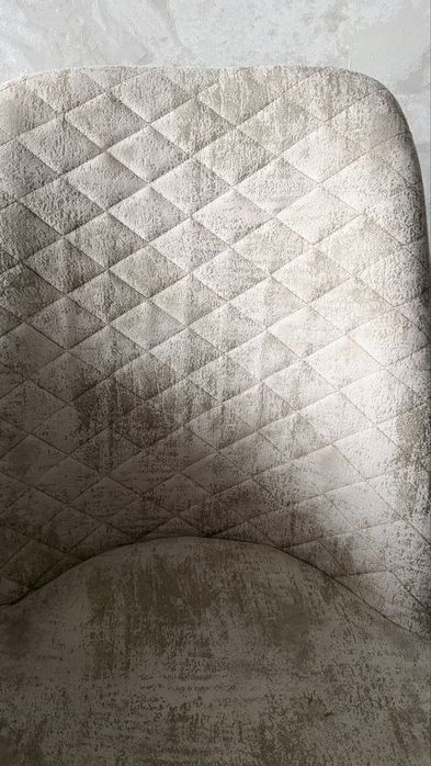 Обеденный стол и стулья