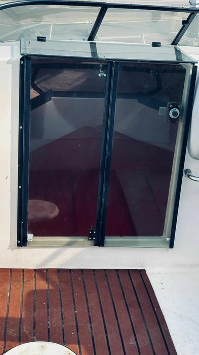 Vând schimb barca cabinata motor si peridoc