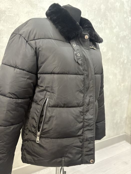 Продаю женскую демисезонную куртку