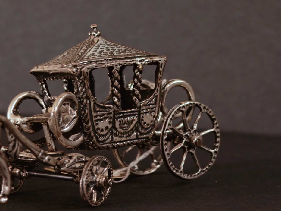 Уникална сребърна колесница