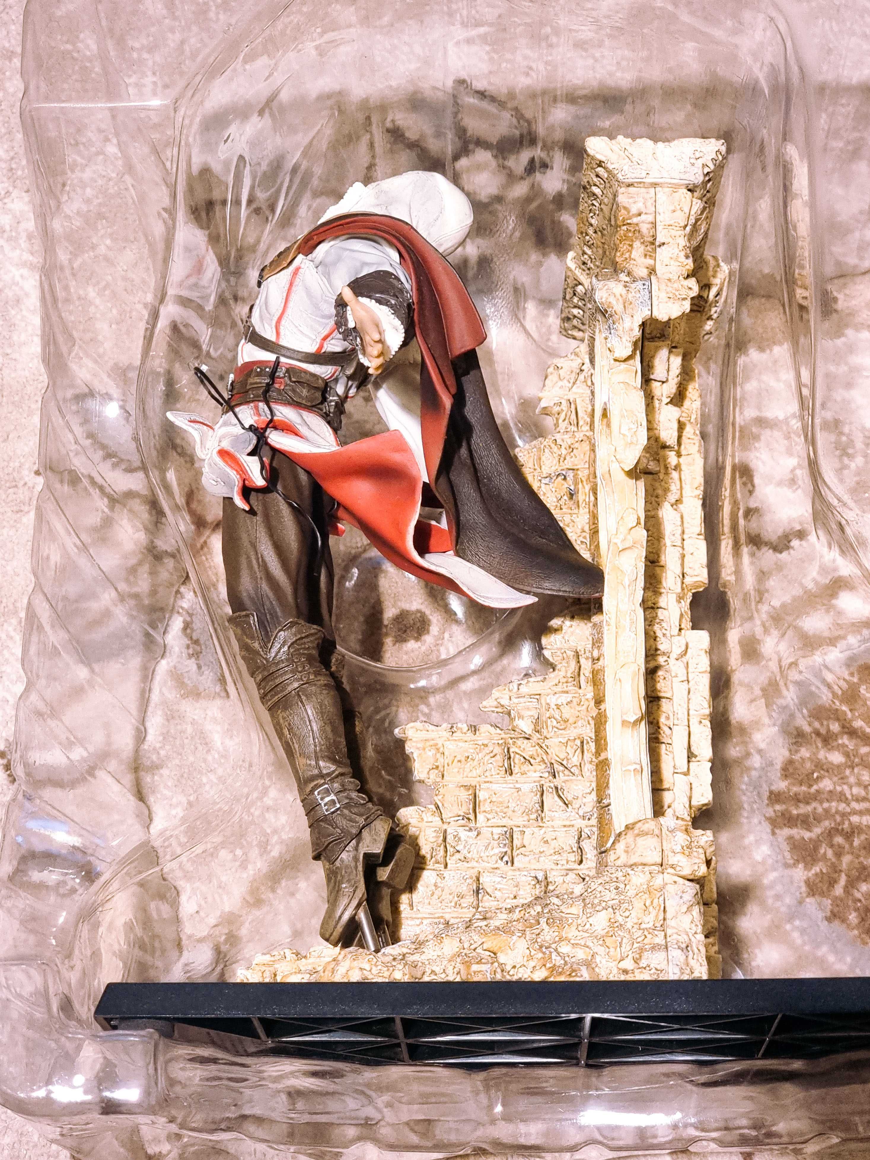 Figures Assassin´s Creed 2 II 39 Cm Ezio Leap of Faith Statue for